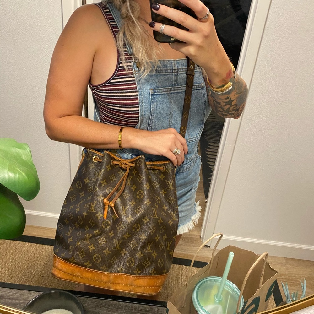 authentic LOUIS VUITTON Noe bucket bag. large